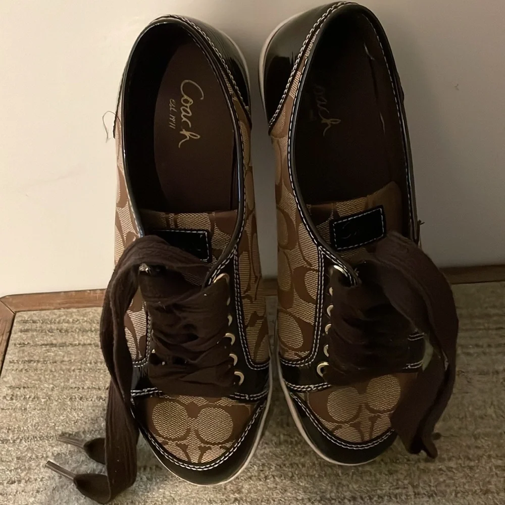 Coach Sneakers Women Size 8 Brown Tan Signature Logo Patent Leather Detail - Picture 9 of 12